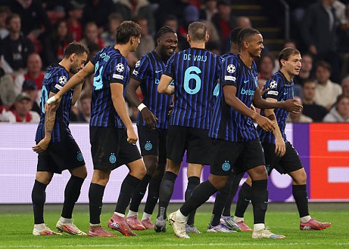 إنتر ميلان يفوز على آياكس 2-0 في دوري أبطال أوروبا