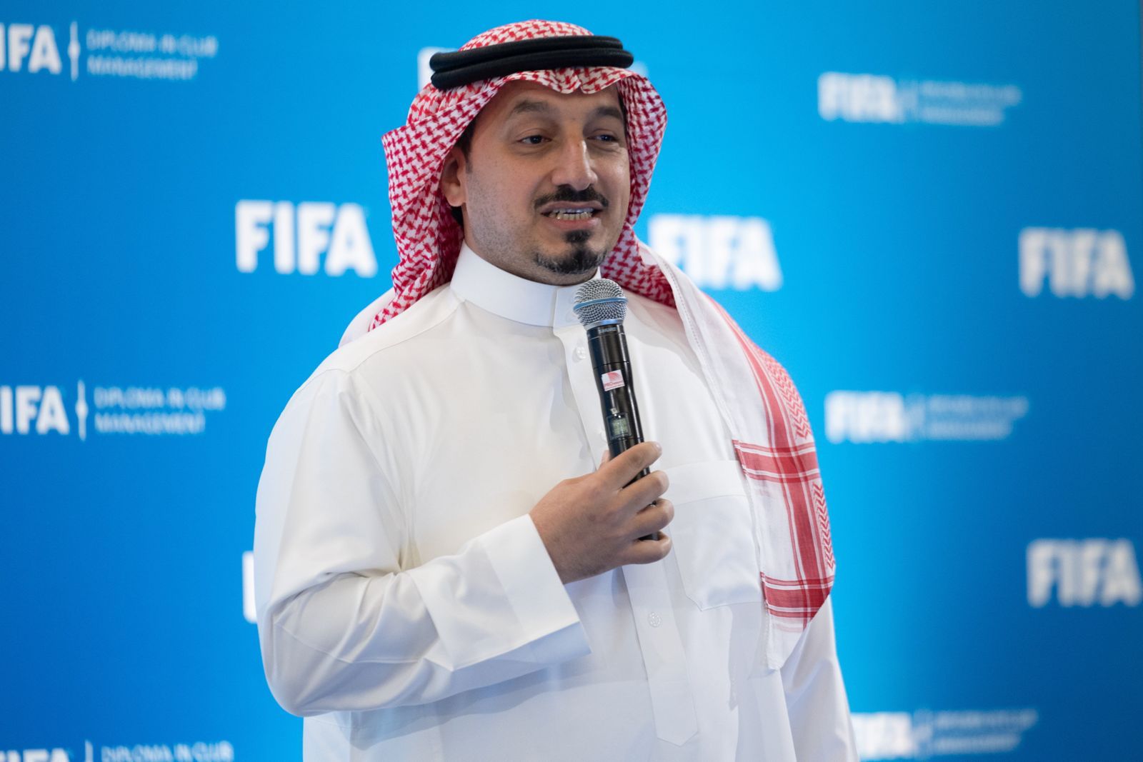 ياسر المسحل يكشف أسرار كواليس السوبر وأزمة مانشيني والرواتب المليونية