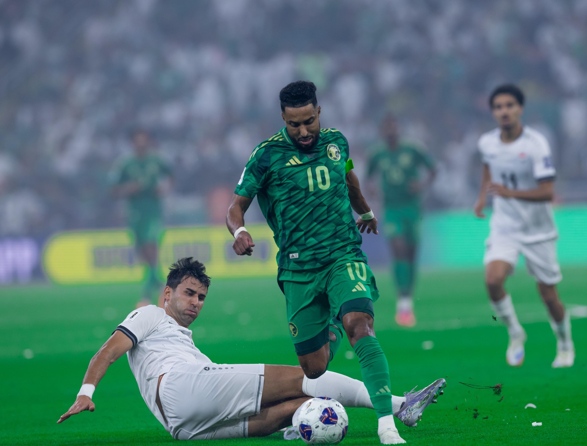 عاجل | التعادل يحسم الشوط الأول من قمة السعودية والعراق