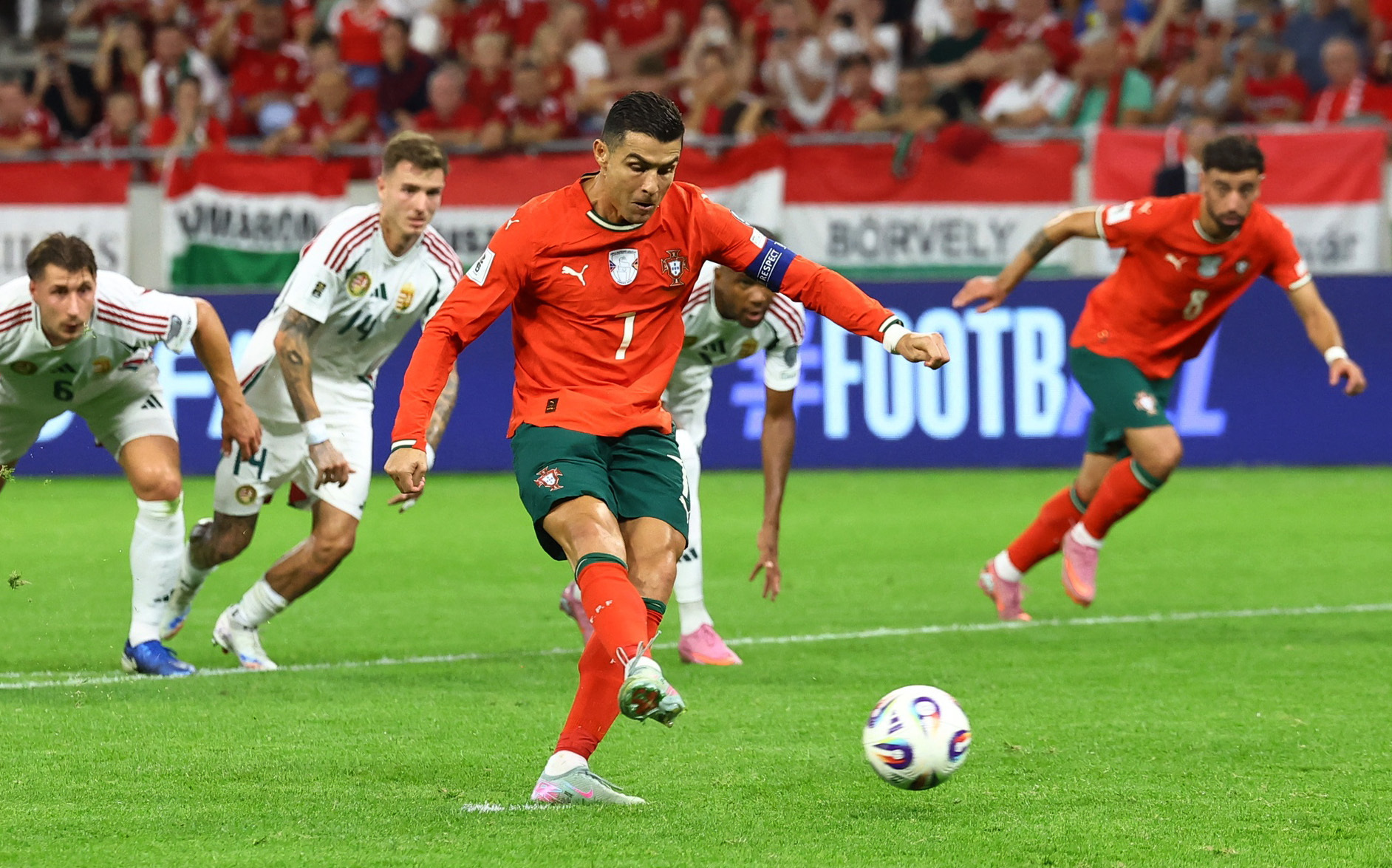 رونالدو على أعتاب إنجاز عالمي جديد في تصفيات كأس العالم