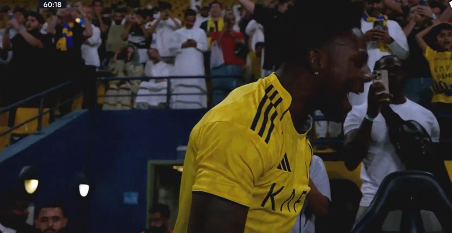 «سبيد» يشارك جماهير النصر الاحتفال بالفوز على الفتح تحت أنظار رونالدو