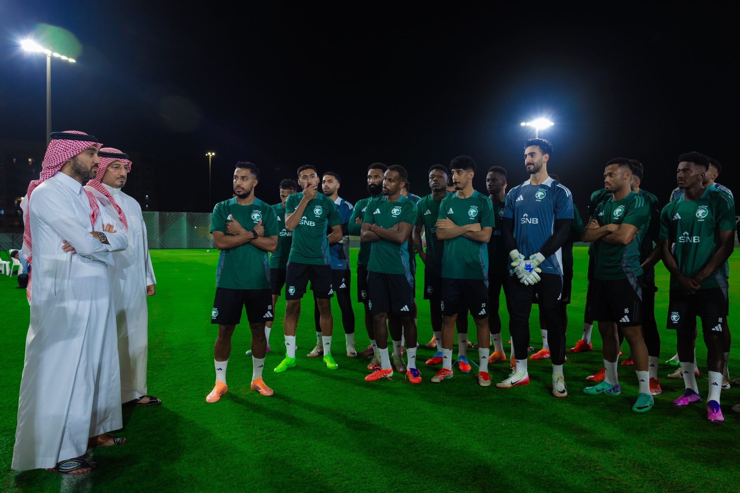 صور | وزير الرياضة يزور معسكر الأخضر ويحفّز اللاعبين قبل ملحق المونديال